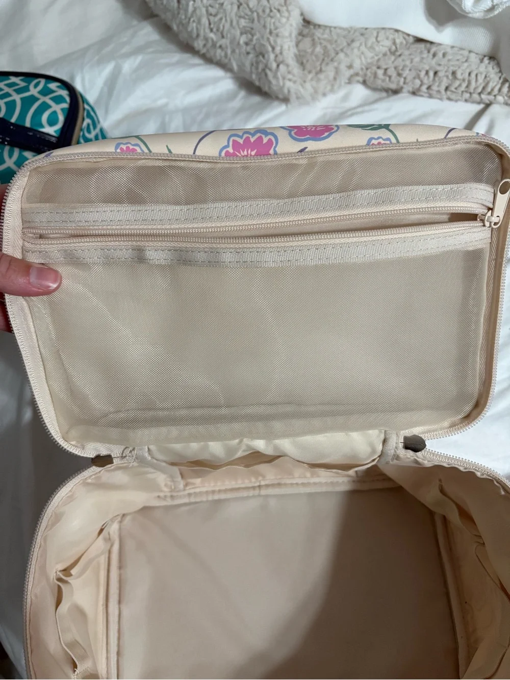 Tender Love & Carry Floral Cream Cosmetic Case with Pink Accents